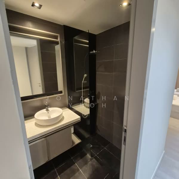 Servis Apartment untuk Disewa di Expressionz Professional Suites - Jonathan Yeoh - Bathroom - PropertyGuru.com.my