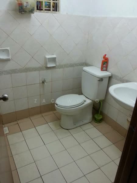 Kondominium untuk Disewa di Regency Condominium - Zac Wong - Bathroom - PropertyGuru.com.my