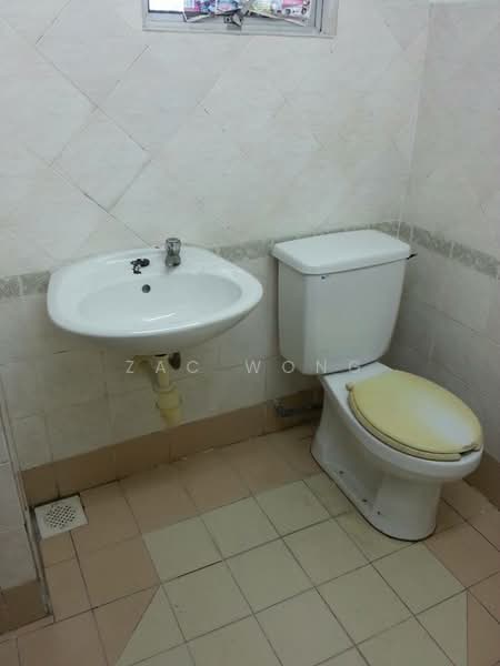 Kondominium untuk Disewa di Regency Condominium - Zac Wong - Bathroom - PropertyGuru.com.my
