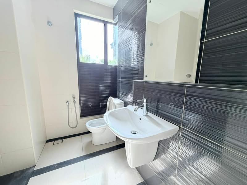 Semi-Detached House for Sale in Cyberjaya (Selangor) - Jared Wong - Bathroom - PropertyGuru.com.my