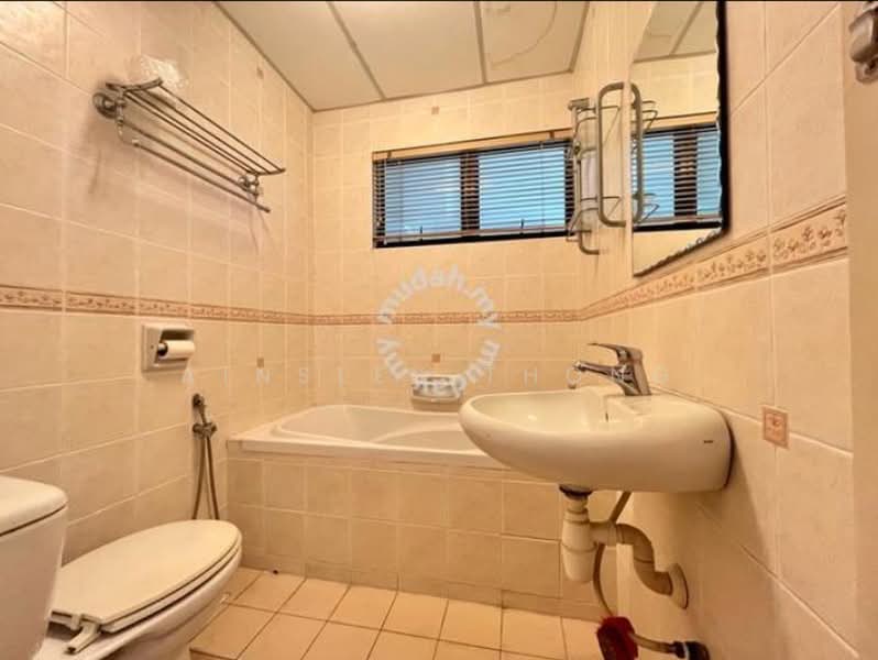 Condominium for Sale at Golf Vista Resort Homes - Ainsley Thong - Bathroom - PropertyGuru.com.my