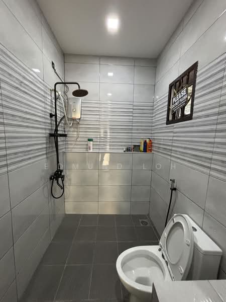 Rumah Banglo untuk Dijual di Kampung Kempas Baru (Tampoi) - Edmund Loh - Bathroom - PropertyGuru.com.my