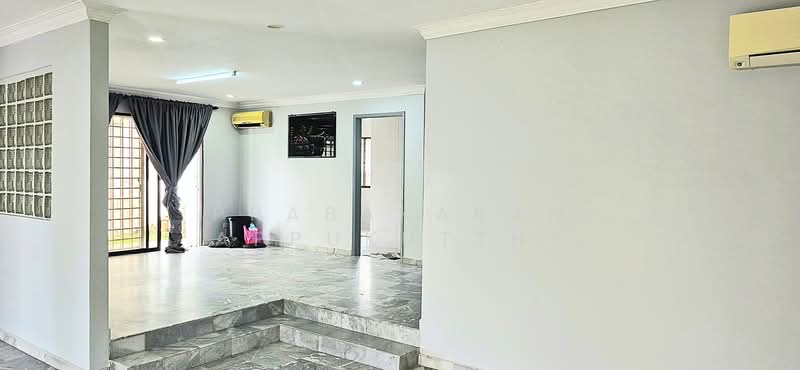 Rumah Banglo untuk Dijual di Seri Kembangan (Selangor) - Prabakaran Appukutthy - Living Room - PropertyGuru.com.my