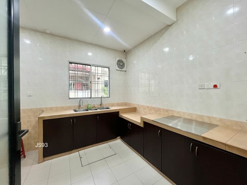 2.5-storey Terraced House for Rent in Klang (Selangor) - Joel Sia - Kitchen - PropertyGuru.com.my