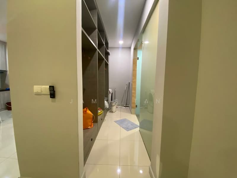 Servis Apartment untuk Disewa di Cyperus @ Tropicana Gardens - James Tan - Corridor - PropertyGuru.com.my