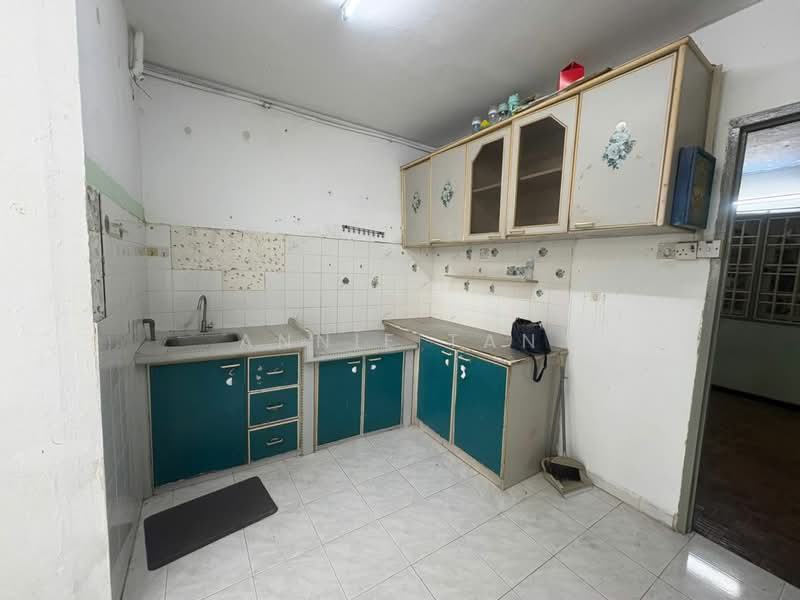 Flat for Sale at Taman Seri Damai - Annie Tan - Kitchen - PropertyGuru.com.my
