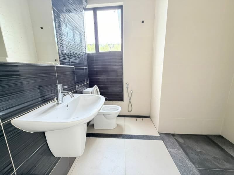 Semi-Detached House for Sale in Cyberjaya (Selangor) - Jared Wong - Bathroom - PropertyGuru.com.my