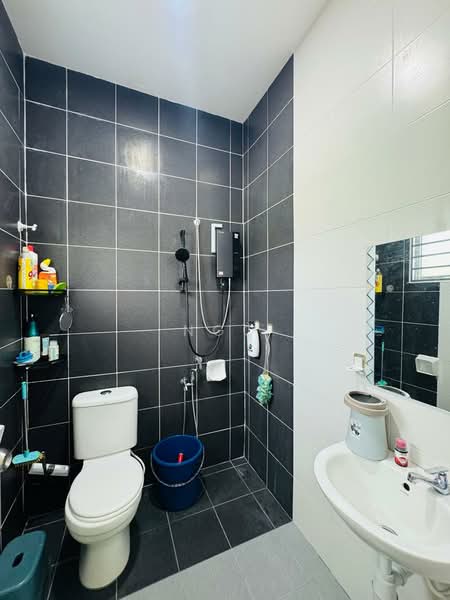 Rumah Teres 2 Tingkat untuk Dijual di Bandar Putera Indah (Batu Pahat) - NGO - Bathroom - PropertyGuru.com.my