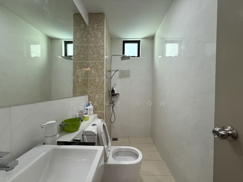 Service Residence for Sale at D'Summit Residences - Grace Low - Bathroom - PropertyGuru.com.my