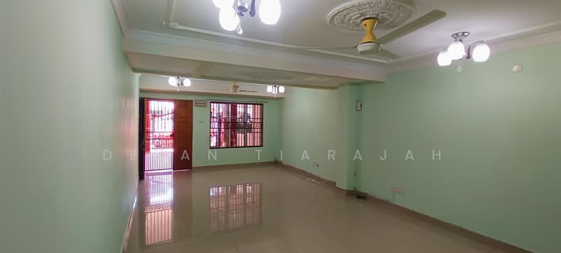 Rumah Teres 2 Tingkat untuk Dijual di Taman Melawati (Ulu Kelang) - Devan Tiarajah - Living Room - PropertyGuru.com.my