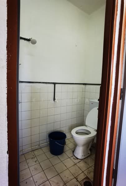 Rumah Flat untuk Disewa di Taman Merak Jaya - Jeff Koay - Bathroom - PropertyGuru.com.my