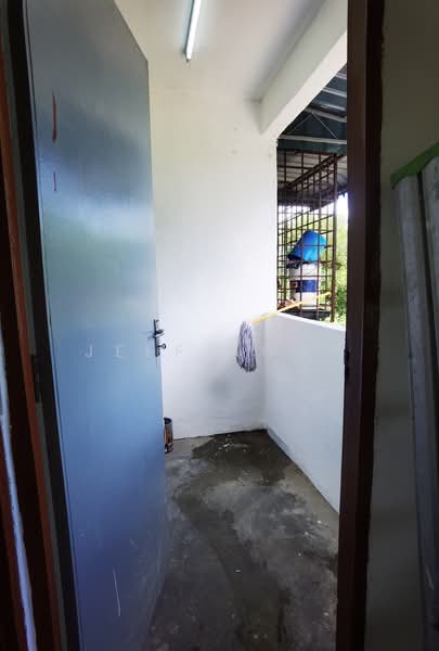 Rumah Flat untuk Disewa di Taman Merak Jaya - Jeff Koay - Balcony - PropertyGuru.com.my