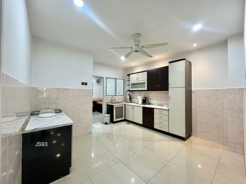 2.5-storey Terraced House for Rent in Bandar Bukit Tinggi 2 (Klang) - Joanne Pua - Kitchen - PropertyGuru.com.my