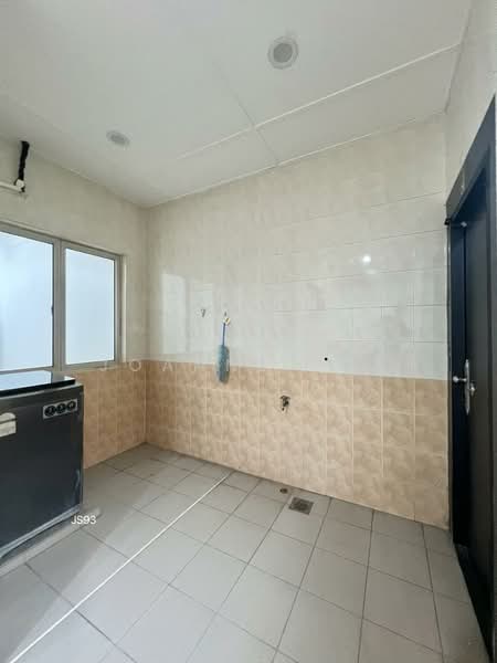 2.5-storey Terraced House for Rent in Bandar Bukit Tinggi 2 (Klang) - Joanne Pua - Kitchen - PropertyGuru.com.my