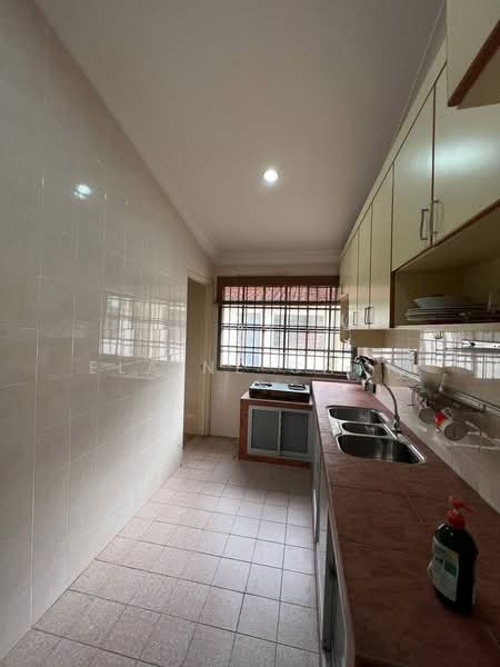 Rumah Teres 1.5 Tingkat untuk Disewa di Taman Pelangi Indah (Ulu Tiram) - Elaine Chan - Kitchen - PropertyGuru.com.my