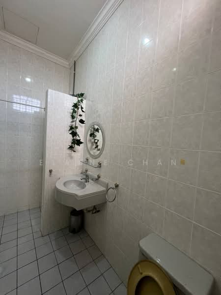 Rumah Teres 1.5 Tingkat untuk Disewa di Taman Pelangi Indah (Ulu Tiram) - Elaine Chan - Bathroom - PropertyGuru.com.my