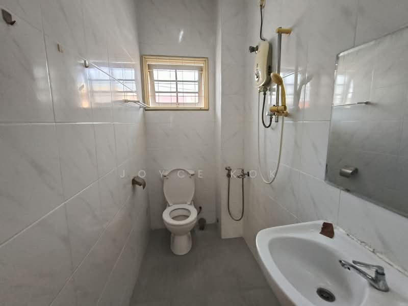 Rumah Teres 2 Tingkat untuk Dijual di Usj 6 (Subang Jaya) - Joyce Kok - Bathroom - PropertyGuru.com.my