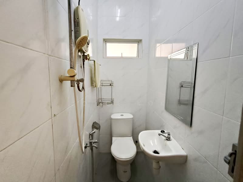 2-storey Terraced House for Sale in Usj 6 (Subang Jaya) - Joyce Kok - Bathroom - PropertyGuru.com.my
