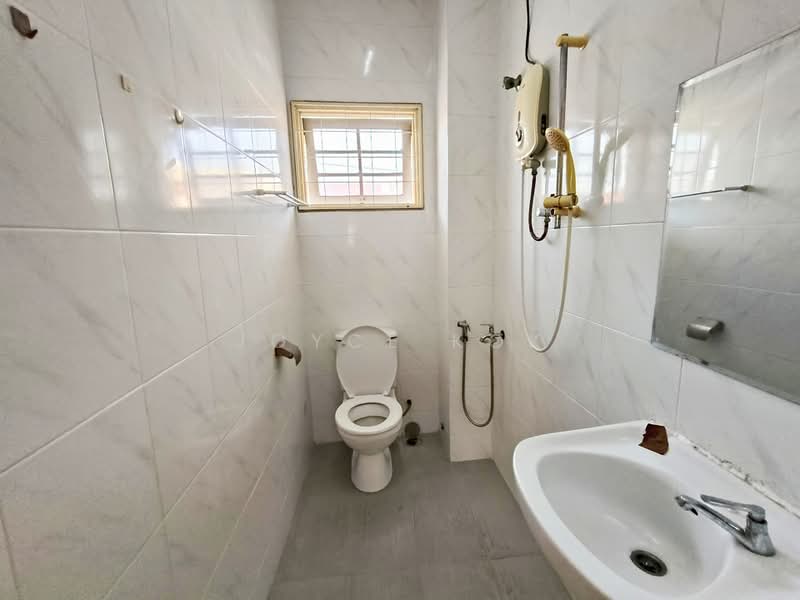 2-storey Terraced House for Sale in Usj 6 (Subang Jaya) - Joyce Kok - Bathroom - PropertyGuru.com.my