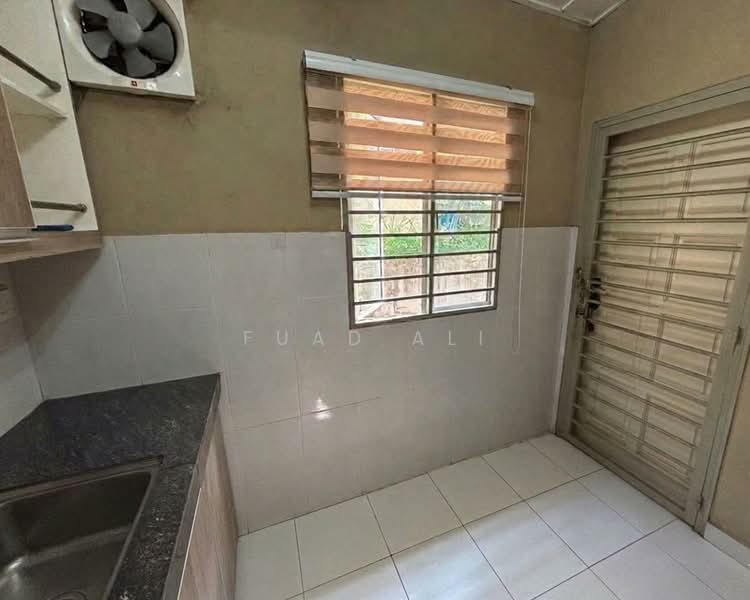 Rumah Teres untuk Disewa di Shah Alam (Selangor) - Fuad Ali - Kitchen - PropertyGuru.com.my