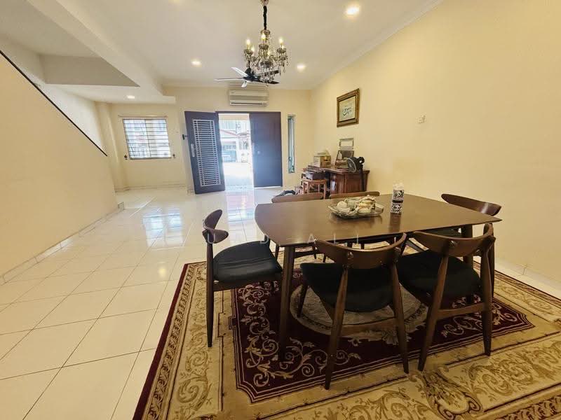 Rumah Teres untuk Disewa di Shah Alam (Selangor) - Fuad Ali - Dining Room - PropertyGuru.com.my