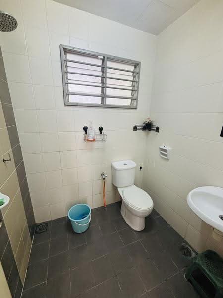 Rumah Teres untuk Disewa di Shah Alam (Selangor) - Fuad Ali - Bathroom - PropertyGuru.com.my
