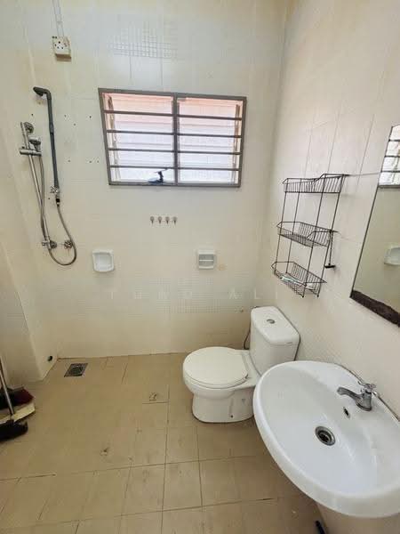 Rumah Teres untuk Disewa di Shah Alam (Selangor) - Fuad Ali - Bathroom - PropertyGuru.com.my
