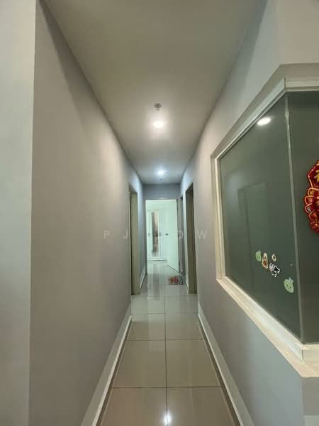 Kondominium untuk Disewa di Mutiara Ville - PJ Low - Corridor - PropertyGuru.com.my