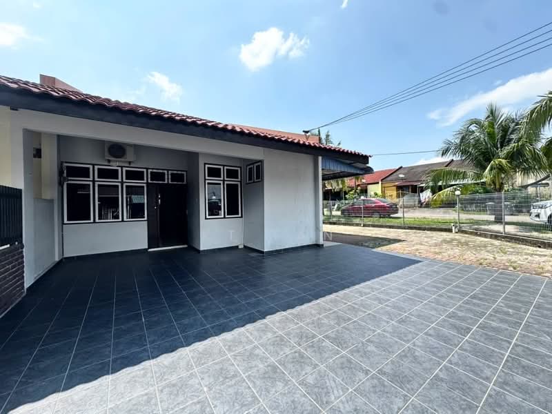 1-storey Terraced House for Sale in Taman Daya (Johor Bahru) - KT Tan - Exterior - PropertyGuru.com.my