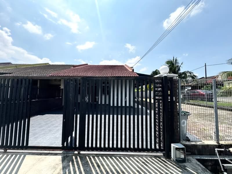 1-storey Terraced House for Sale in Taman Daya (Johor Bahru) - KT Tan - Exterior - PropertyGuru.com.my