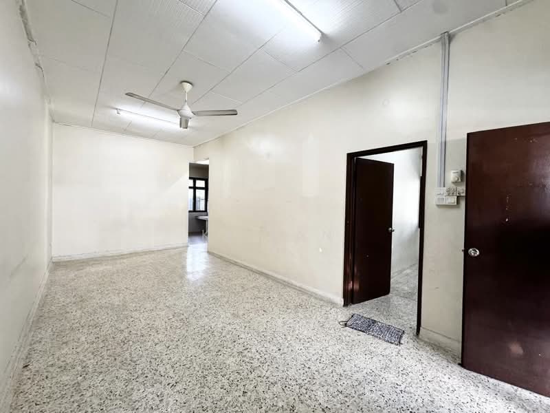 1-storey Terraced House for Sale in Taman Daya (Johor Bahru) - KT Tan - Living Room - PropertyGuru.com.my