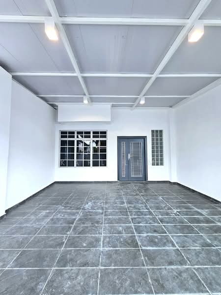 Rumah Teres 2 Tingkat untuk Dijual di Taman Universiti (Skudai) - Karl Lim - Entrance - PropertyGuru.com.my
