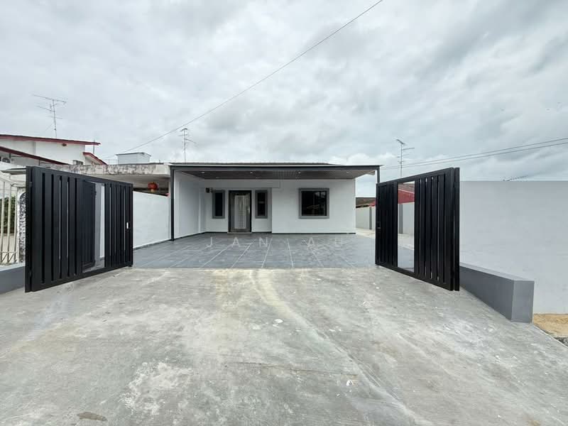Semi-Detached House for Sale in Taman Mutiara (Ulu Tiram) - JAN AU - Exterior - PropertyGuru.com.my