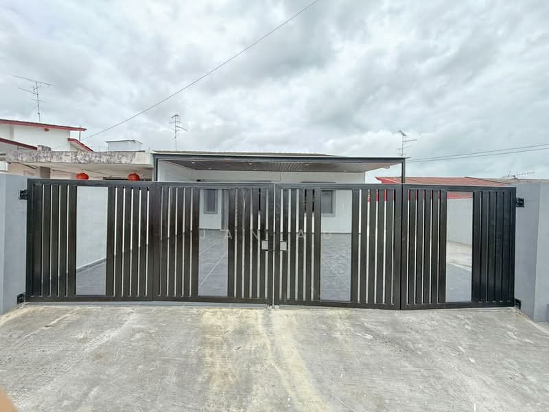 Semi-Detached House for Sale in Taman Mutiara (Ulu Tiram) - JAN AU - Exterior - PropertyGuru.com.my