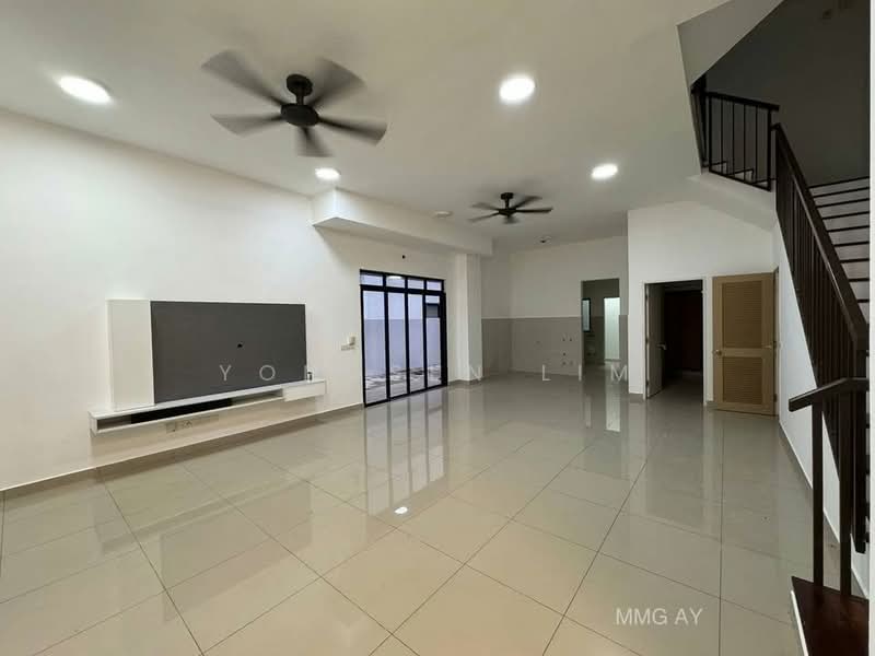 Rumah Berkembar untuk Dijual di Setia Utama (Setia Alam) - Yongsen Lim - Living Room - PropertyGuru.com.my