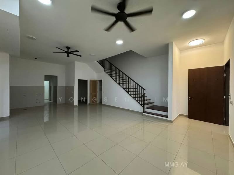 Rumah Berkembar untuk Dijual di Setia Utama (Setia Alam) - Yongsen Lim - Living Room - PropertyGuru.com.my