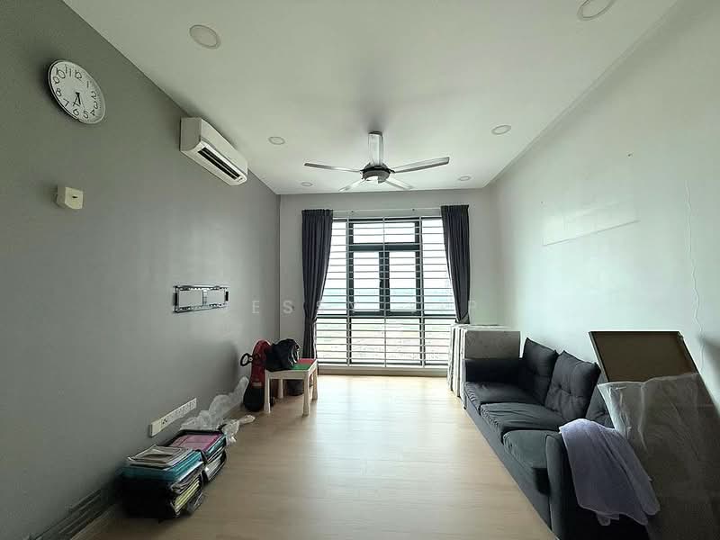Servis Apartment untuk Disewa di Crescent Bay Suites (Teluk Bayu) - Jessy Yip - Living Room - PropertyGuru.com.my