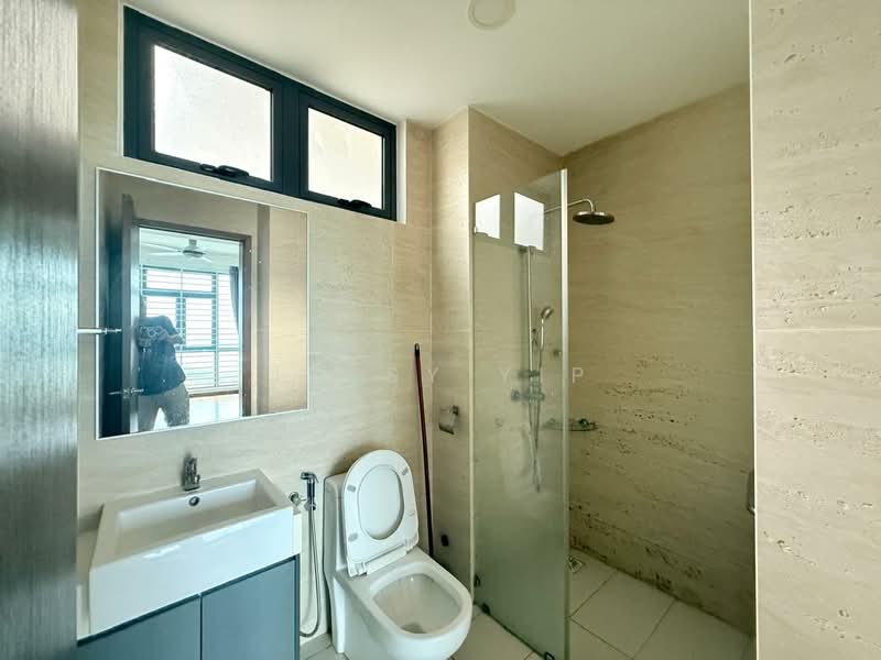 Servis Apartment untuk Disewa di Crescent Bay Suites (Teluk Bayu) - Jessy Yip - Bathroom - PropertyGuru.com.my