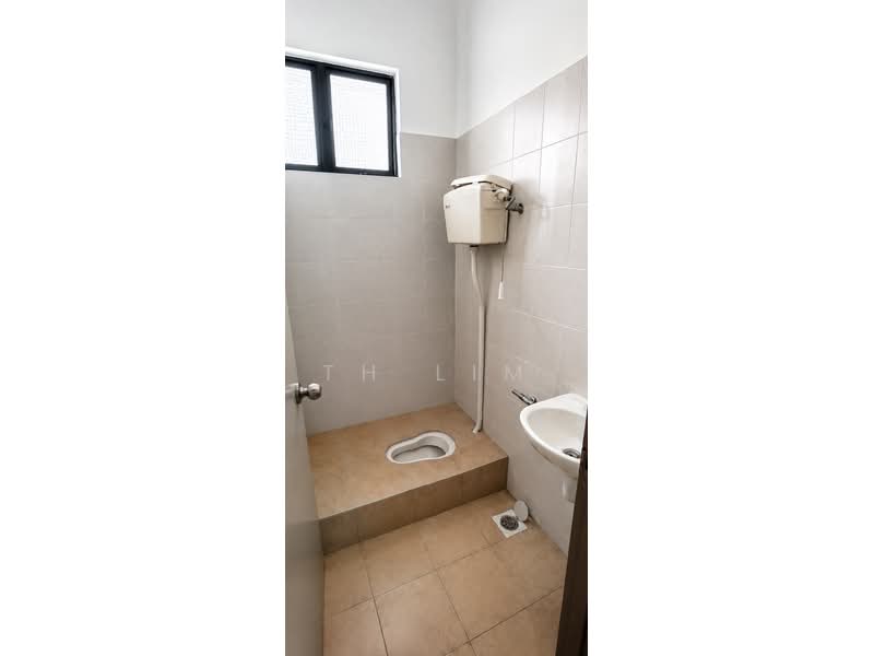 Shop / Office for Rent in Puchong (Selangor) - TH Lim - Bathroom - PropertyGuru.com.my