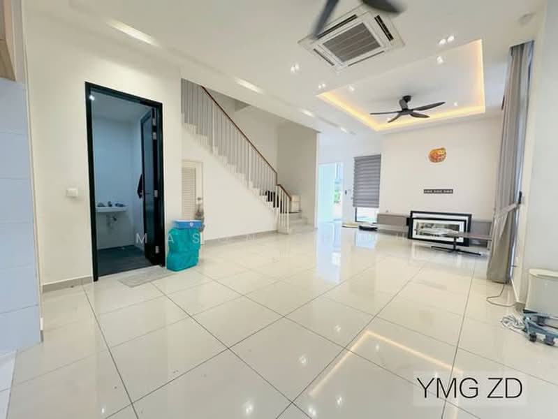 Rumah Teres 2 Tingkat untuk Dijual di Eco Ardence (Setia Alam) - Mason Chiah - Living Room - PropertyGuru.com.my