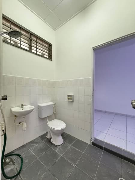 Rumah Teres 2 Tingkat untuk Dijual di Taman Puteri Wangsa (Ulu Tiram) - Royz Ng - Bathroom - PropertyGuru.com.my