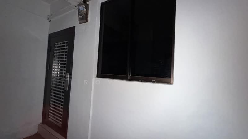 Rumah Flat untuk Dijual di Flat Taman Perling - Royz Ng - Entrance - PropertyGuru.com.my