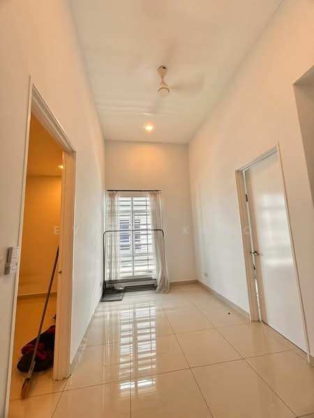 Rumah Kluster untuk Dijual di M Residence 2 (Rawang) - Evelyn Khoo - Hallway - PropertyGuru.com.my