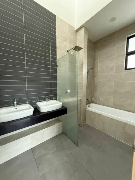 Rumah Berkembar untuk Disewa di Semenyih (Selangor) - Jasper Tan - Bathroom - PropertyGuru.com.my