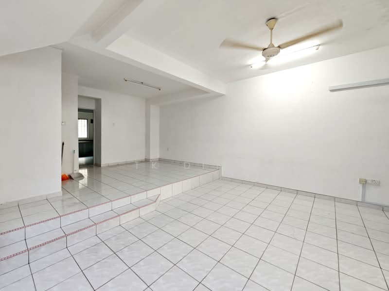 Rumah Teres 2 Tingkat untuk Dijual di Taman Bukit Mewah (Tampoi) - TK Ding - Living Room - PropertyGuru.com.my