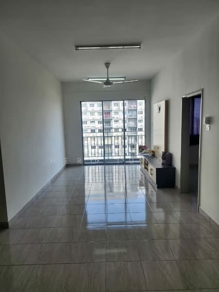 Pangsapuri untuk Dijual di Vesta View - Hero Tung - Living Room - PropertyGuru.com.my