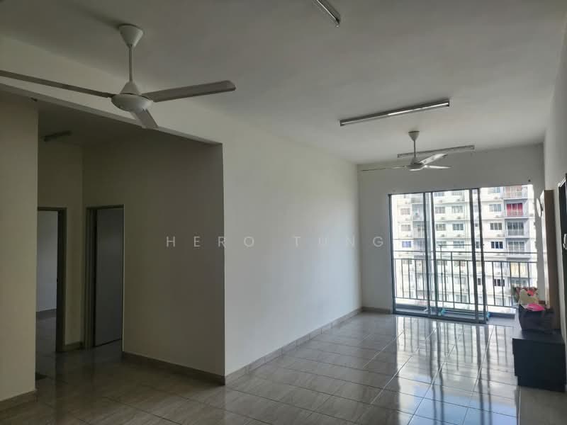 Pangsapuri untuk Dijual di Vesta View - Hero Tung - Living Room - PropertyGuru.com.my