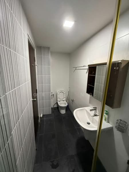 Service Residence for Sale at V@SUMMERPLACE - Grace Ng - Bathroom - PropertyGuru.com.my