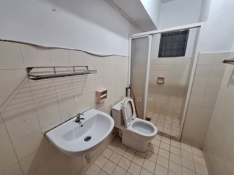 Kondominium untuk Dijual di Sri Lata @ Desa Petaling - Alex Goh - Bathroom - PropertyGuru.com.my