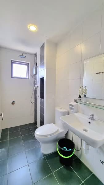 Servis Apartment untuk Dijual di Metia Residence - Evan Chong - Bathroom - PropertyGuru.com.my